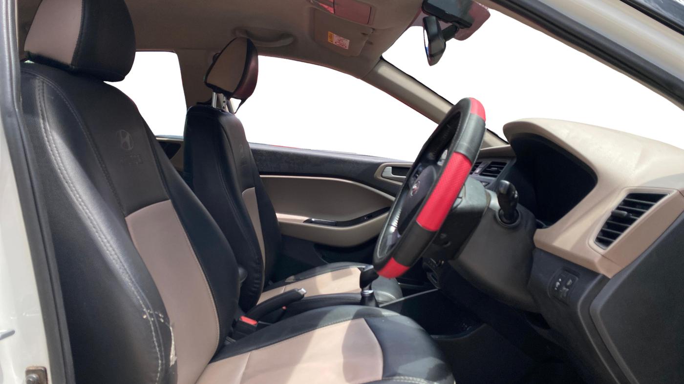 2016 Hyundai Elite i20 ASTA 1.2, Petrol, Manual, 1,20,522 km, Right Side Front Door Cabin