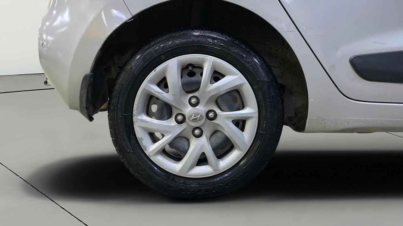 2017 Hyundai Grand i10 SPORTZ (O) 1.2 KAPPA VTVT, Petrol, Manual, 25,322 km, Right Rear Wheel