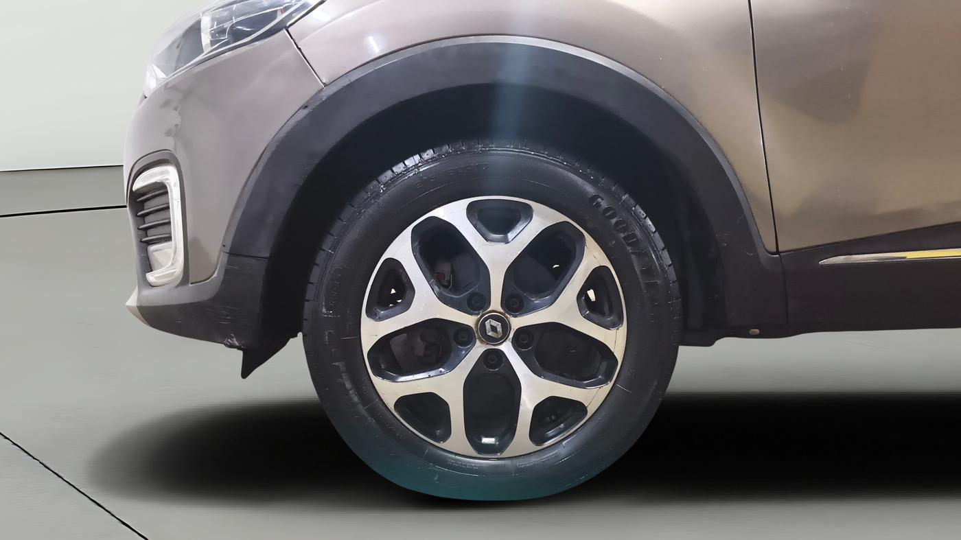 2017 Renault Captur RXT DIESEL, Diesel, Manual, 1,27,290 km, Left Front Wheel