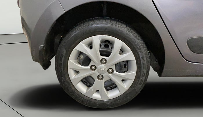 2016 Hyundai Grand i10 MAGNA AT 1.2 KAPPA VTVT, Petrol, Automatic, 27,926 km, Right Rear Wheel