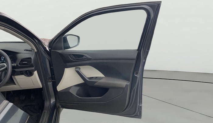 2022 Volkswagen TAIGUN COMFORTLINE 1.0 TSI MT, Petrol, Manual, 93,697 km, RHS Front Door