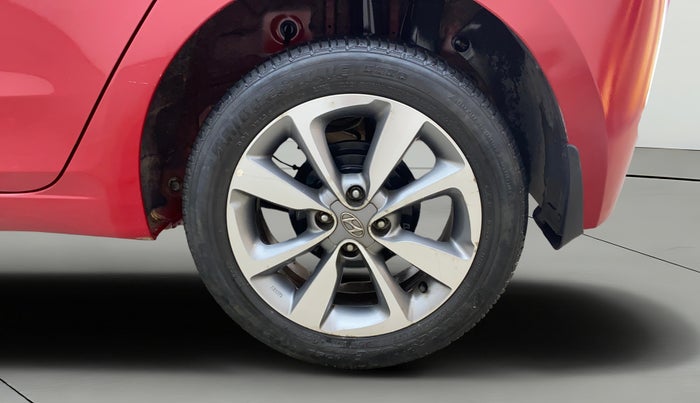 2017 Hyundai Elite i20 ASTA 1.2 DUAL TONE, Petrol, Manual, 1,17,862 km, Left Rear Wheel