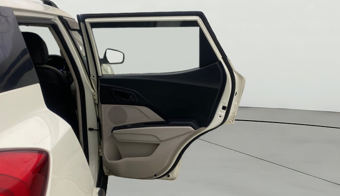 2021 Mahindra XUV300 W6 1.5 DIESEL AMT, Diesel, Automatic, 1,14,435 km, RHS Rear Door