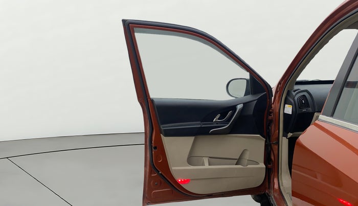 2015 Mahindra XUV500 W10, Diesel, Manual, 95,830 km, LHS Front Door