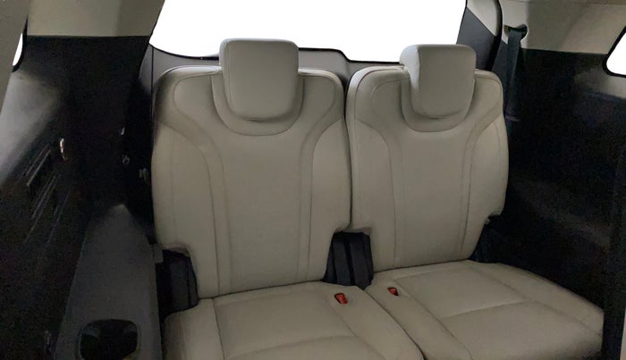 2022 Mahindra XUV700 AX 7 LUXURY P AT 7 STR, Petrol, Automatic, 13,673 km, Third Seat Row ( optional )