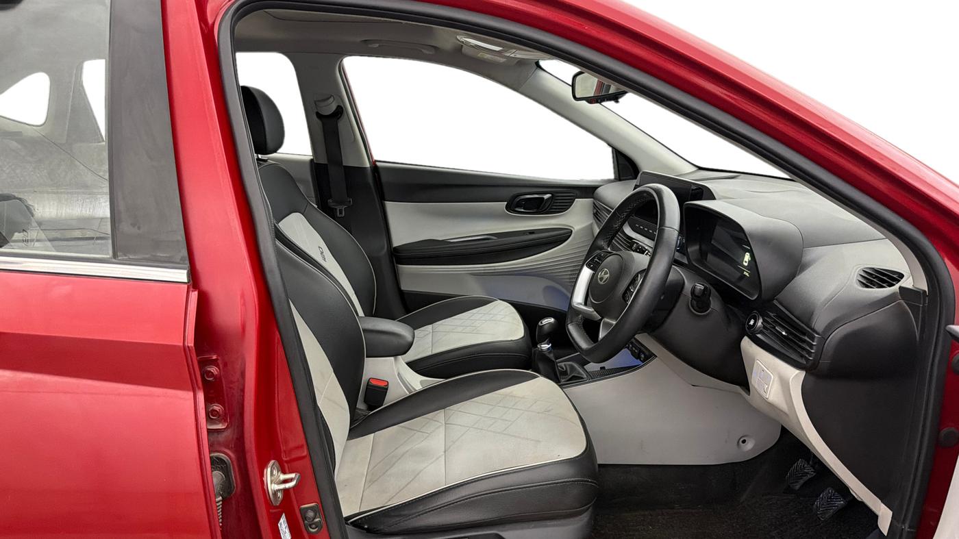 2023 Hyundai NEW I20 ASTA (O) 1.2 MT, Petrol, Manual, 29,324 km, Right Side Front Door Cabin