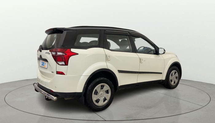 2019 Mahindra XUV500 W7, Diesel, Manual, 83,915 km, Right Back Diagonal