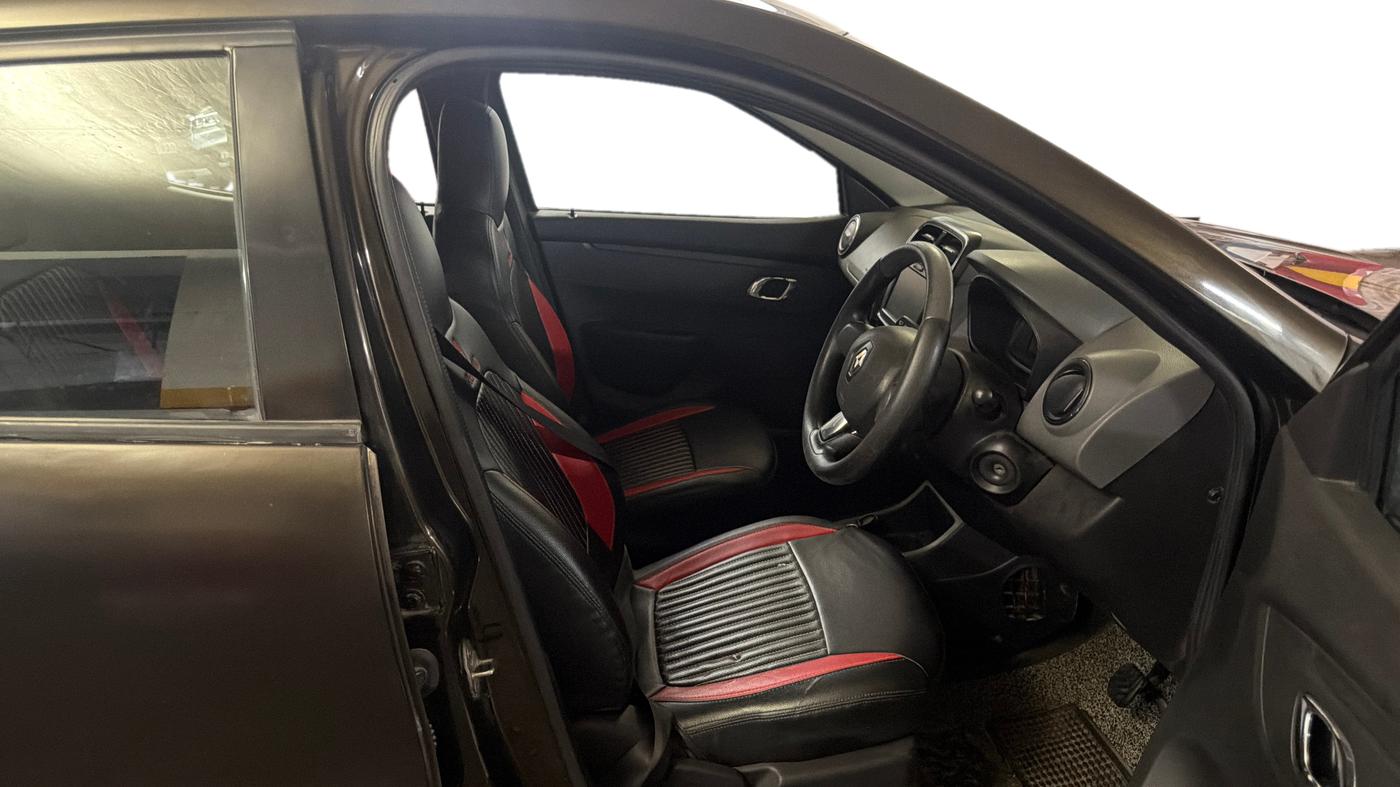 2019 Renault Kwid RXT 1.0 AMT (O), Petrol, Automatic, 62,978 km, Right Side Front Door Cabin