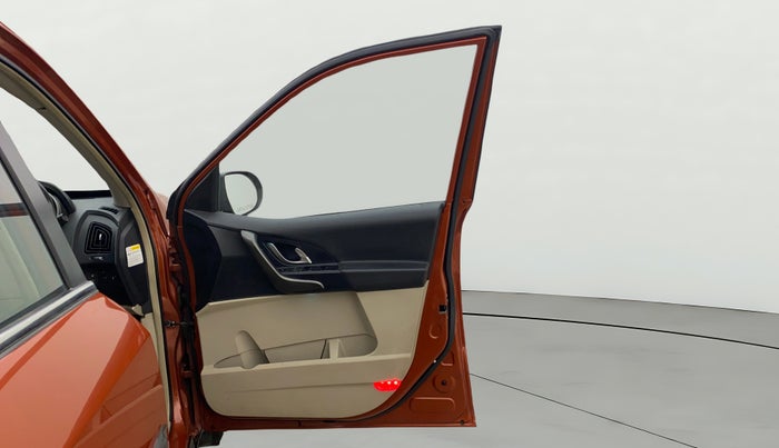 2016 Mahindra XUV500 W10 AWD AT, Diesel, Automatic, 73,395 km, RHS Front Door