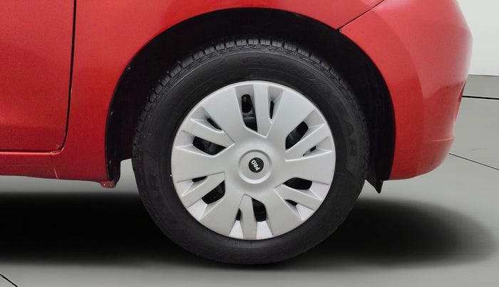 2016 Maruti Celerio VXI, Petrol, Manual, 77,340 km, Right Front Wheel