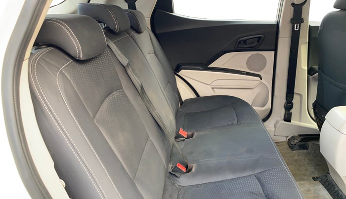 2021 Mahindra XUV300 W6 1.2 PETROL, Petrol, Manual, 89,530 km, Right Side Rear Door Cabin
