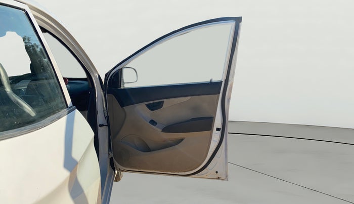 2017 Hyundai Eon ERA +, CNG, Manual, 1,10,540 km, RHS Front Door