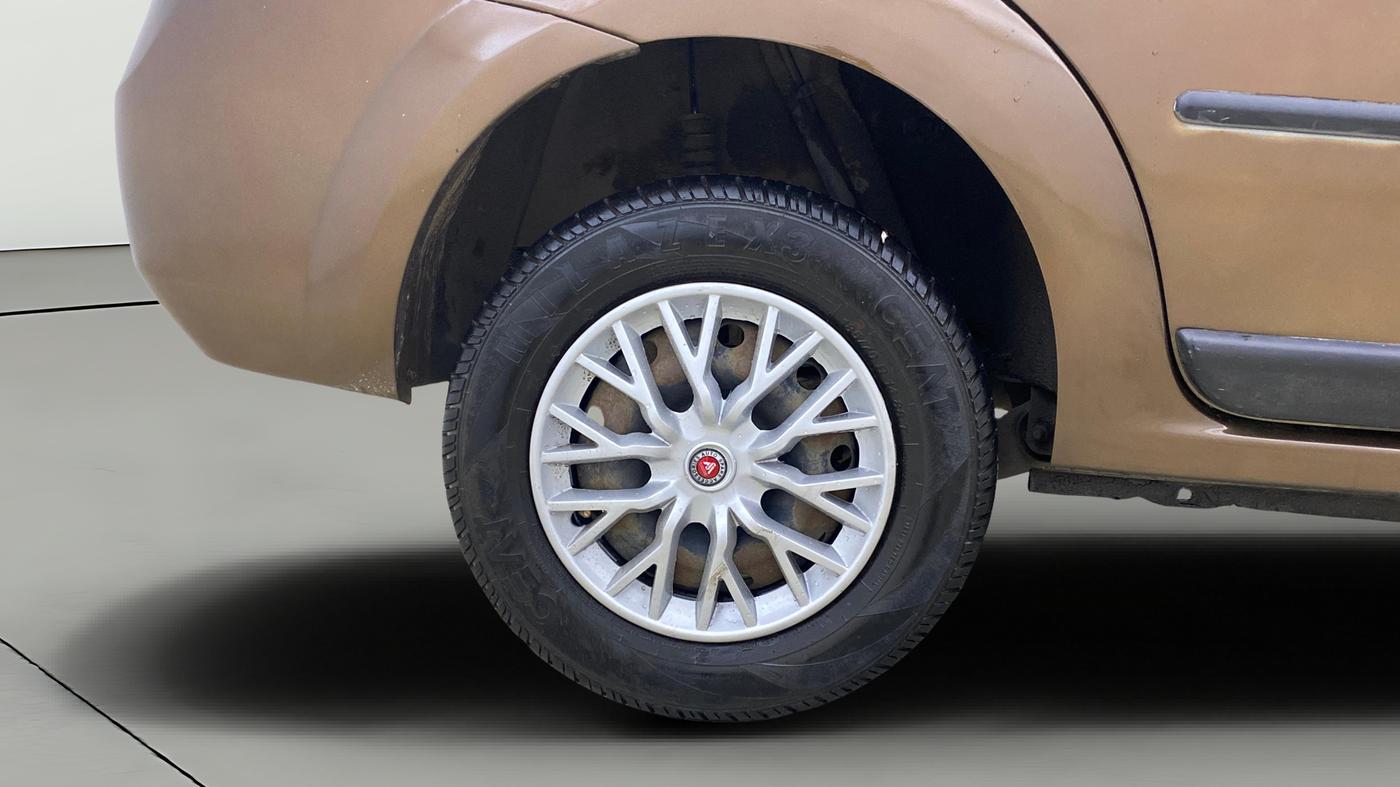 2012 Mahindra Verito 1.5 D4, Diesel, Manual, 89,763 km, Right Rear Wheel