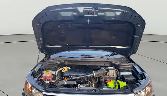 2020 Mahindra XUV300 W6 1.2 PETROL, Petrol, Manual, 57,600 km, Open Bonet