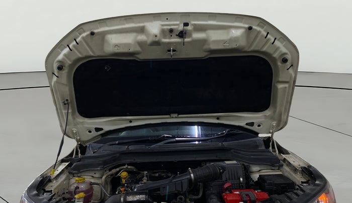 2019 Mahindra XUV300 W6 1.2 PETROL, Petrol, Manual, 83,366 km, Open Bonet