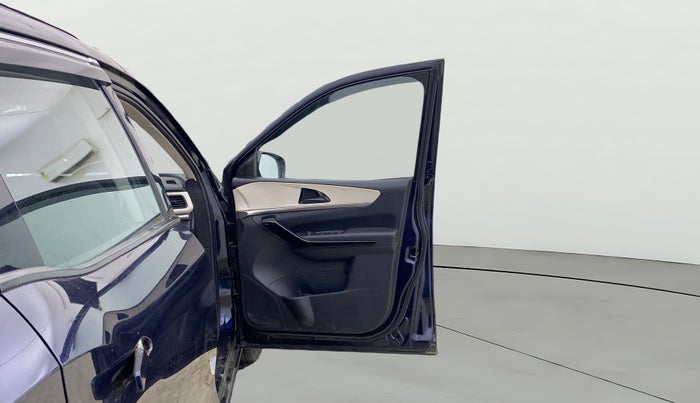 2022 Mahindra XUV700 AX 5 P AT 5 STR, Petrol, Automatic, 32,275 km, RHS Front Door