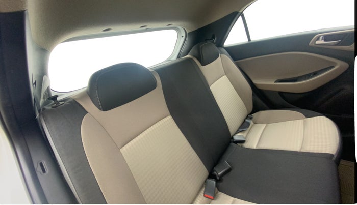 2019 Hyundai Elite i20 MAGNA PLUS 1.2, Petrol, Manual, 13,621 km, Right Side Rear Door Cabin