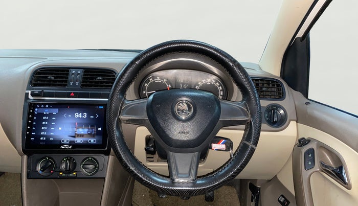 2016 Skoda Rapid 1.6 MPI ACTIVE, Petrol, Manual, 83,139 km, Steering Wheel Close Up