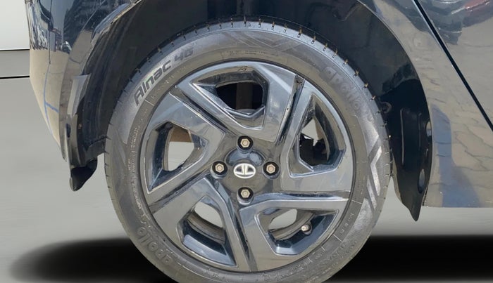 2023 Tata ALTROZ XTA DARK EDTION, CNG, Automatic, 61,988 km, Right Rear Wheel
