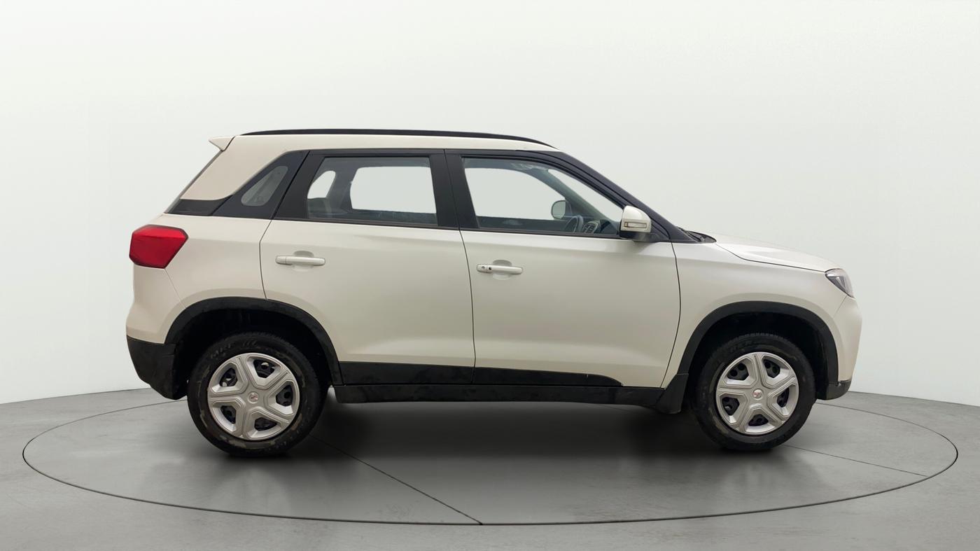2022 Maruti Vitara Brezza VXI AT SHVS, Petrol, Automatic, 30,010 km, Right Side View
