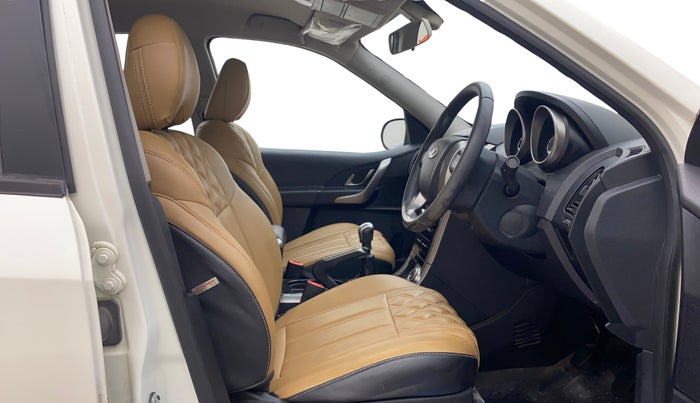 2020 Mahindra XUV500 W7, Diesel, Manual, 79,823 km, Right Side Front Door Cabin