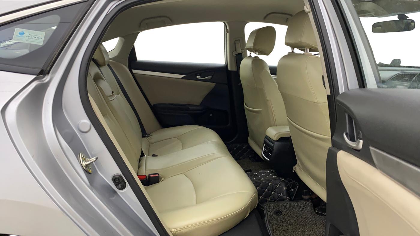 2020 Honda Civic 1.8L I-VTEC V CVT, Petrol, Automatic, 1,06,043 km, Right Side Rear Door Cabin
