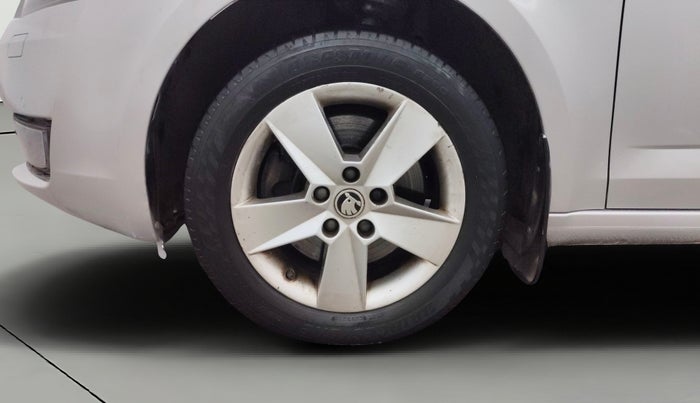 2016 Skoda Octavia AMBITION PLUS AT 1.8 TSI, Petrol, Automatic, 92,840 km, Left Front Wheel