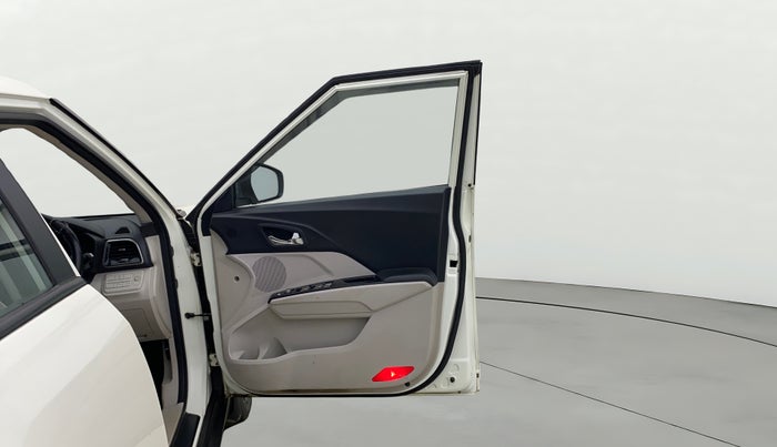 2020 Mahindra XUV300 W8 (O) 1.2 PETROL, Petrol, Manual, 42,702 km, RHS Front Door