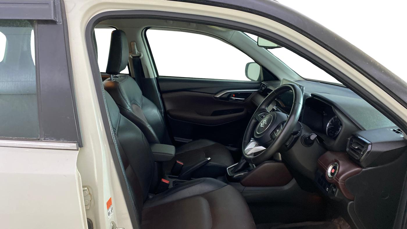 2022 Maruti Grand Vitara ALPHA SMART HYBRID AT DUAL TONE, Petrol, Automatic, 47,818 km, Right Side Front Door Cabin
