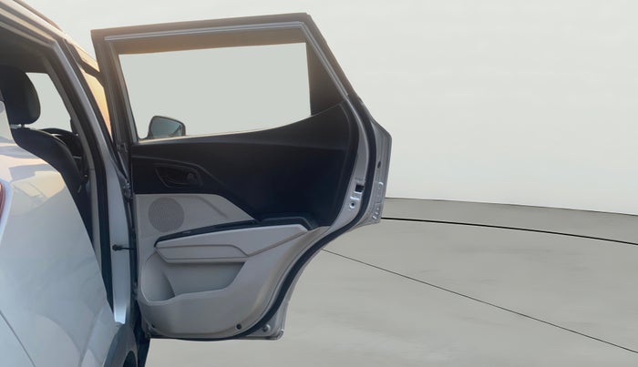 2022 Mahindra XUV300 W4 1.2 PETROL, Petrol, Manual, 23,259 km, RHS Rear Door