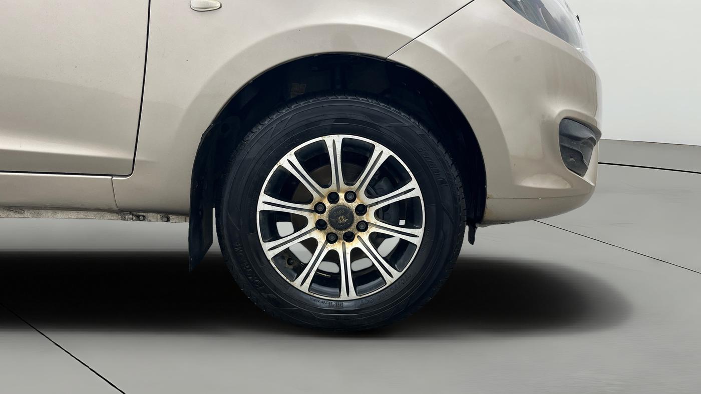 2015 Tata Bolt XE QUADRAJET, Diesel, Manual, 81,980 km, Right Front Wheel