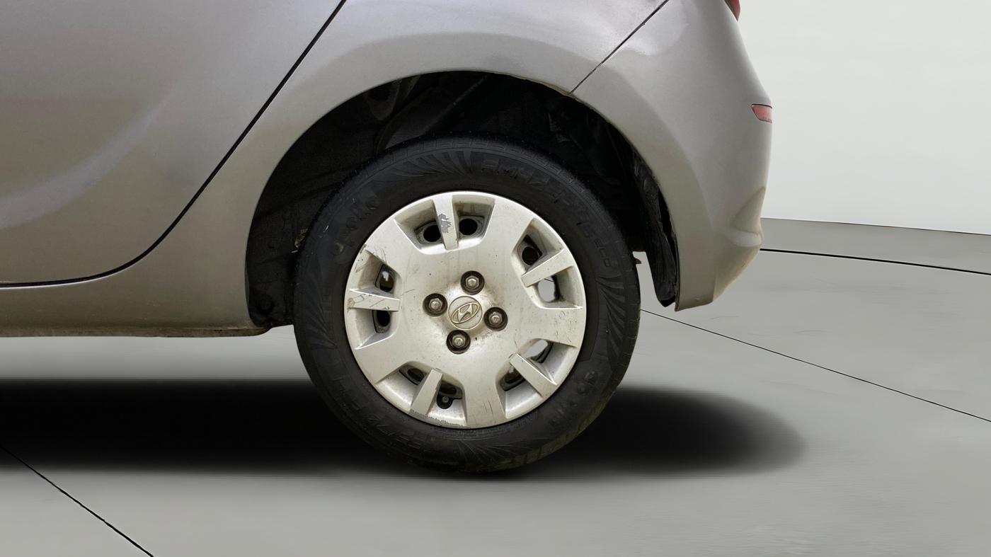 2013 Hyundai i20 MAGNA 1.2, Petrol, Manual, 1,43,751 km, Left Rear Wheel