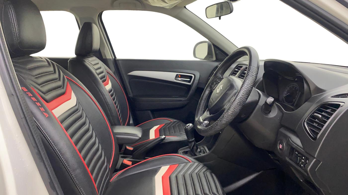 2021 Maruti Vitara Brezza ZXI, CNG, Manual, 60,120 km, Right Side Front Door Cabin