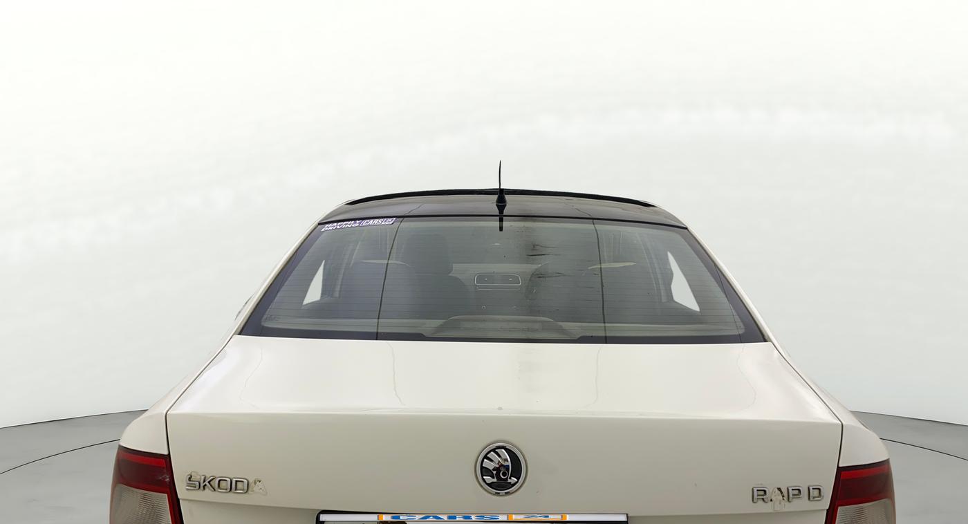 2013 Skoda Rapid AMBITION 1.6 MPI MT PLUS, Petrol, Manual, 83,954 km, Rear Windshield