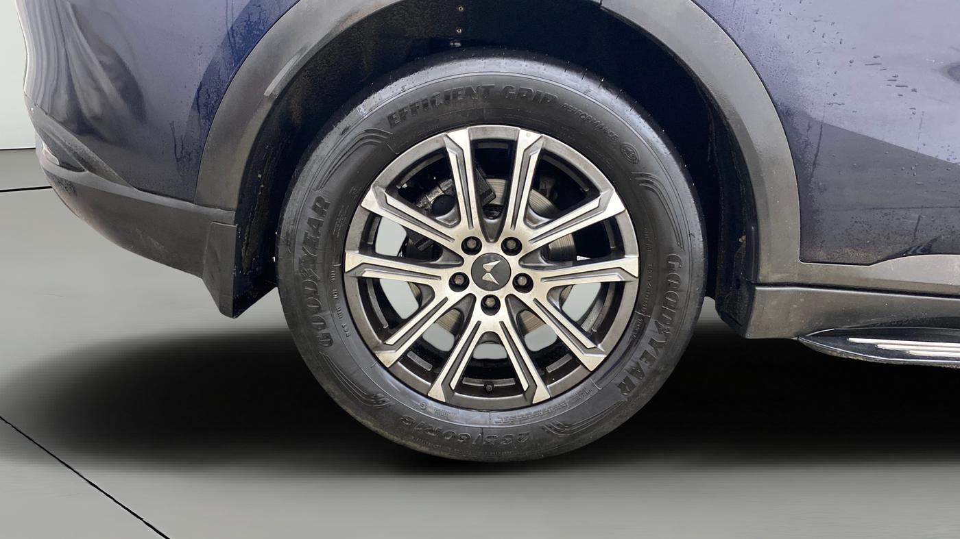 2023 Mahindra XUV700 AX 7 LUXURY P AT 7 STR, Petrol, Automatic, 36,034 km, Right Rear Wheel