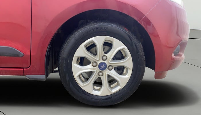 2016 Ford New Figo TITANIUM 1.2 PETROL MT, Petrol, Manual, 35,844 km, Right Front Wheel