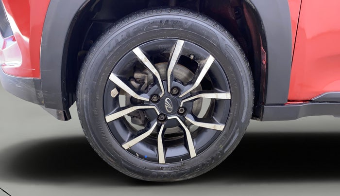 2018 Mahindra KUV 100 NXT K8 P 6 STR, Petrol, Manual, 33,453 km, Left Front Wheel