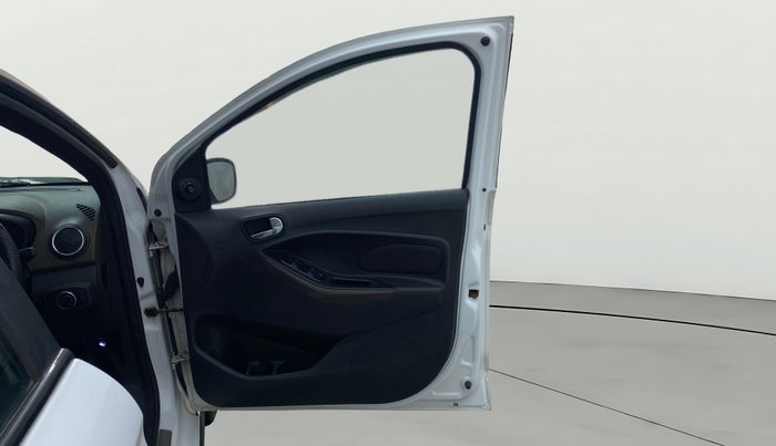 2018 Ford FREESTYLE TITANIUM PLUS 1.2 PETROL, Petrol, Manual, 69,319 km, RHS Front Door