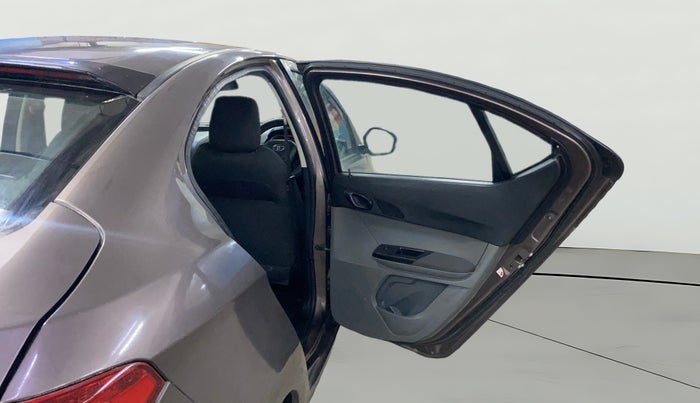 2017 Tata TIGOR XT DIESEL, Diesel, Manual, 95,837 km, RHS Rear Door