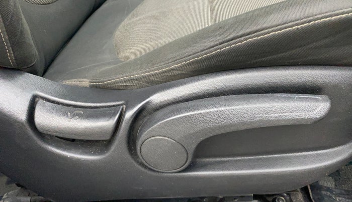 2018 Hyundai Creta SX PLUS AT 1.6 DIESEL, Diesel, Automatic, 1,18,639 km, Driver Side Adjustment Panel