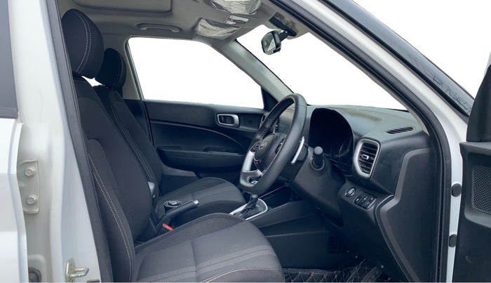 2022 Hyundai VENUE SX PLUS 1.0 TURBO DCT, Petrol, Automatic, 11,452 km, Right Side Front Door Cabin