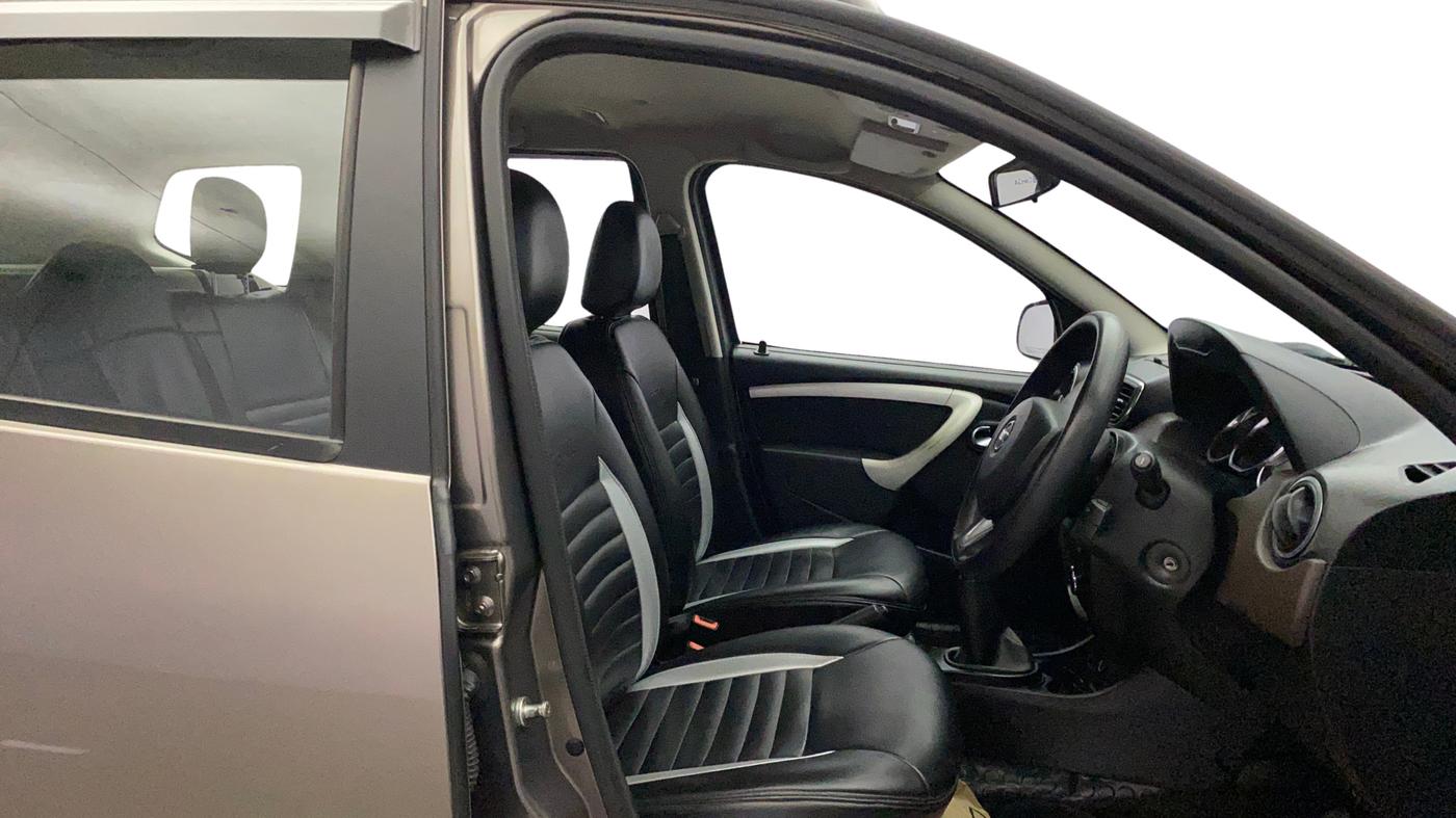 2017 Nissan Terrano XL (P), Petrol, Manual, 32,230 km, Right Side Front Door Cabin