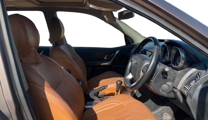 2019 Mahindra XUV500 W9 AT, Diesel, Automatic, 88,811 km, Right Side Front Door Cabin
