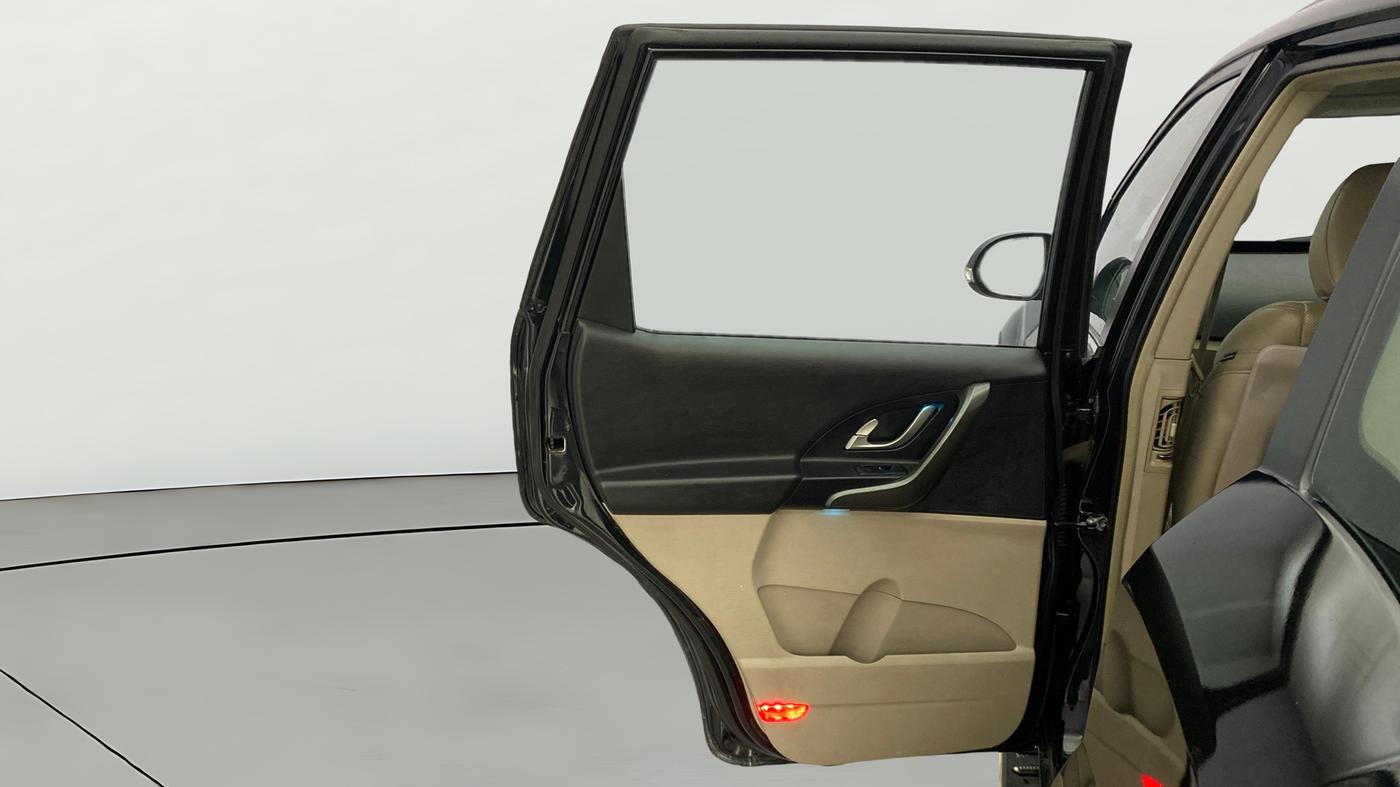 2016 Mahindra XUV500 W10, Diesel, Manual, 58,835 km, LHS Rear Door