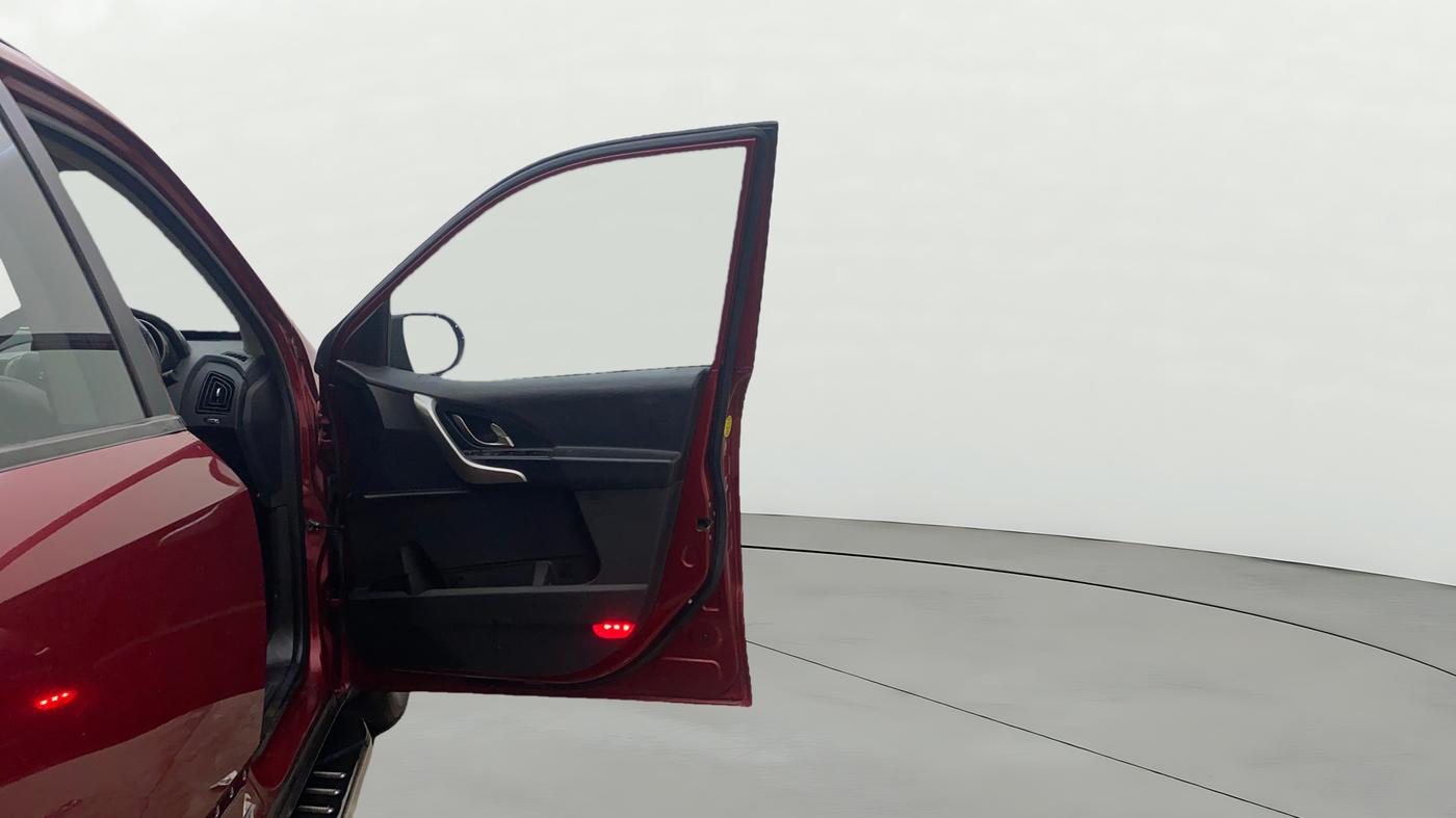 2019 Mahindra XUV500 W9 AT, Diesel, Automatic, 61,586 km, RHS Front Door