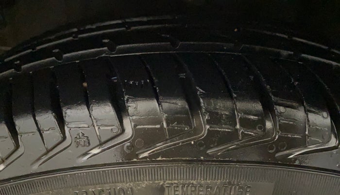 2015 Hyundai i10 MAGNA 1.1, Petrol, Manual, 67,081 km, Left Front Tyre Tread
