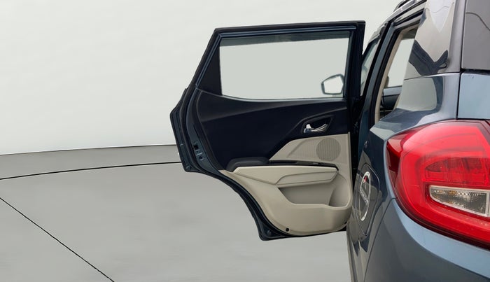 2024 Mahindra XUV300 W8 (O) 1.2 PETROL AMT, Petrol, Automatic, 16,340 km, LHS Rear Door