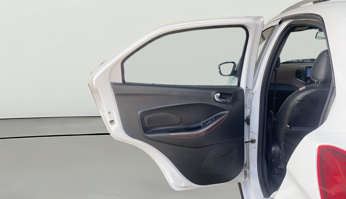 2018 Ford FREESTYLE TITANIUM 1.2 PETROL, Petrol, Manual, 1,28,009 km, LHS Rear Door