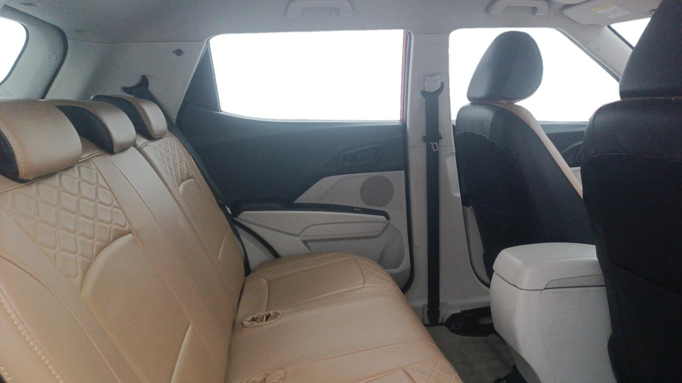 2019 Mahindra XUV300 W6 1.2 PETROL, Petrol, Manual, 43,459 km, Right Side Rear Door Cabin