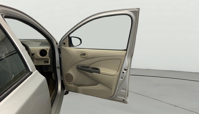 2015 Toyota Etios Liva G, Petrol, Manual, 76,851 km, RHS Front Door